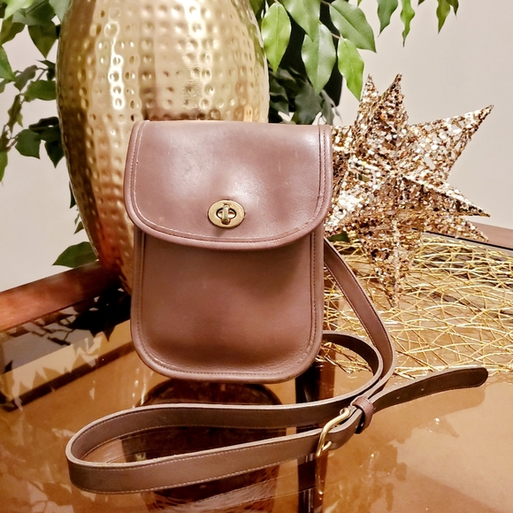 Coach Handbags - Vintage COACH Scooter Sidepack Leather Crossbody